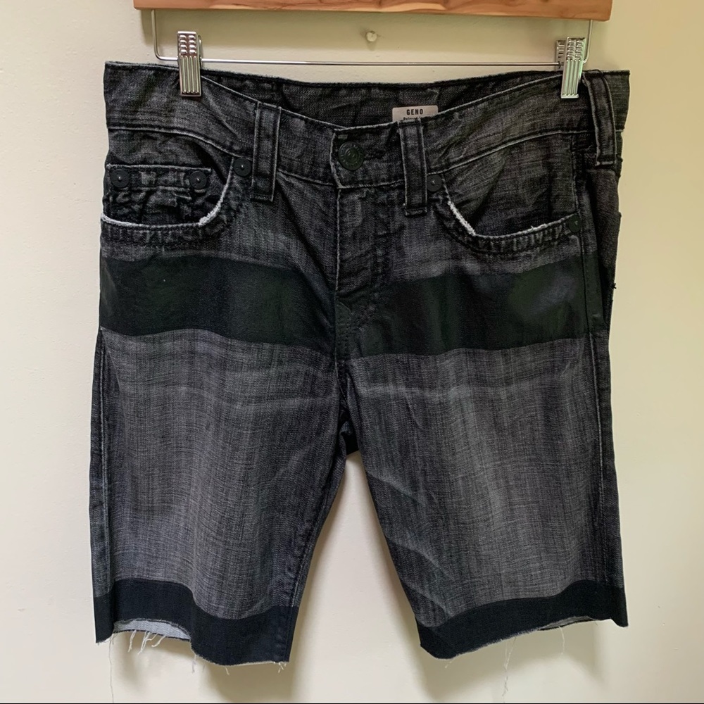 True Religion  Men's Geno Relaxed Slim Faded Black Denim Shorts - Picture 10 of 10